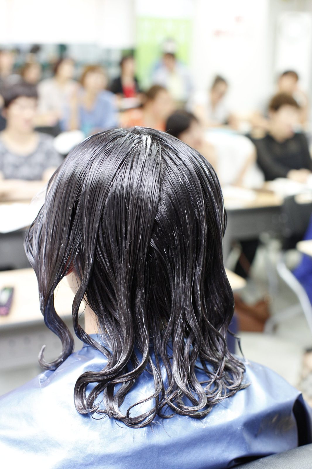 시술 중 모발 상태 확인