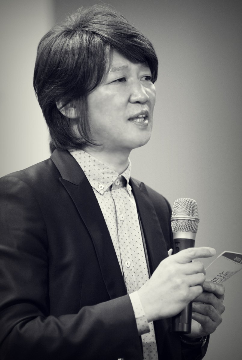 강연 중인 박훈 의장